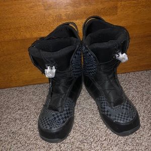 SOLD Men’s size 9 snowboard boots
